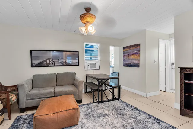 $2,250 | 909 North Palmway, Unit B, Lake Worth Beach, FL 33460