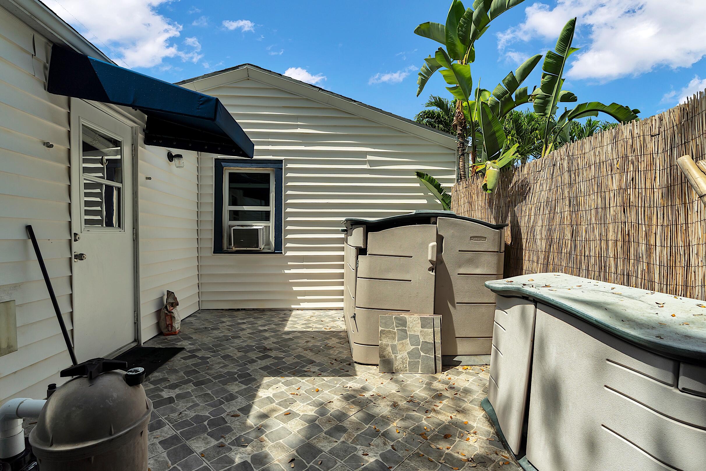 909 North Palmway, Unit B Lake Worth Beach, FL 33460 - Photo 28 of 28 909 - 029