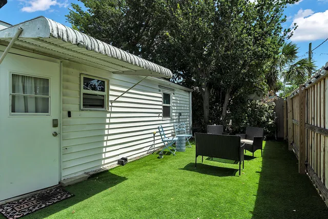 $2,250 | 909 North Palmway, Unit B, Lake Worth Beach, FL 33460