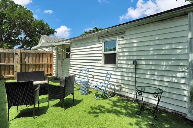 $2,250 | 909 North Palmway, Unit B, Lake Worth Beach, FL 33460