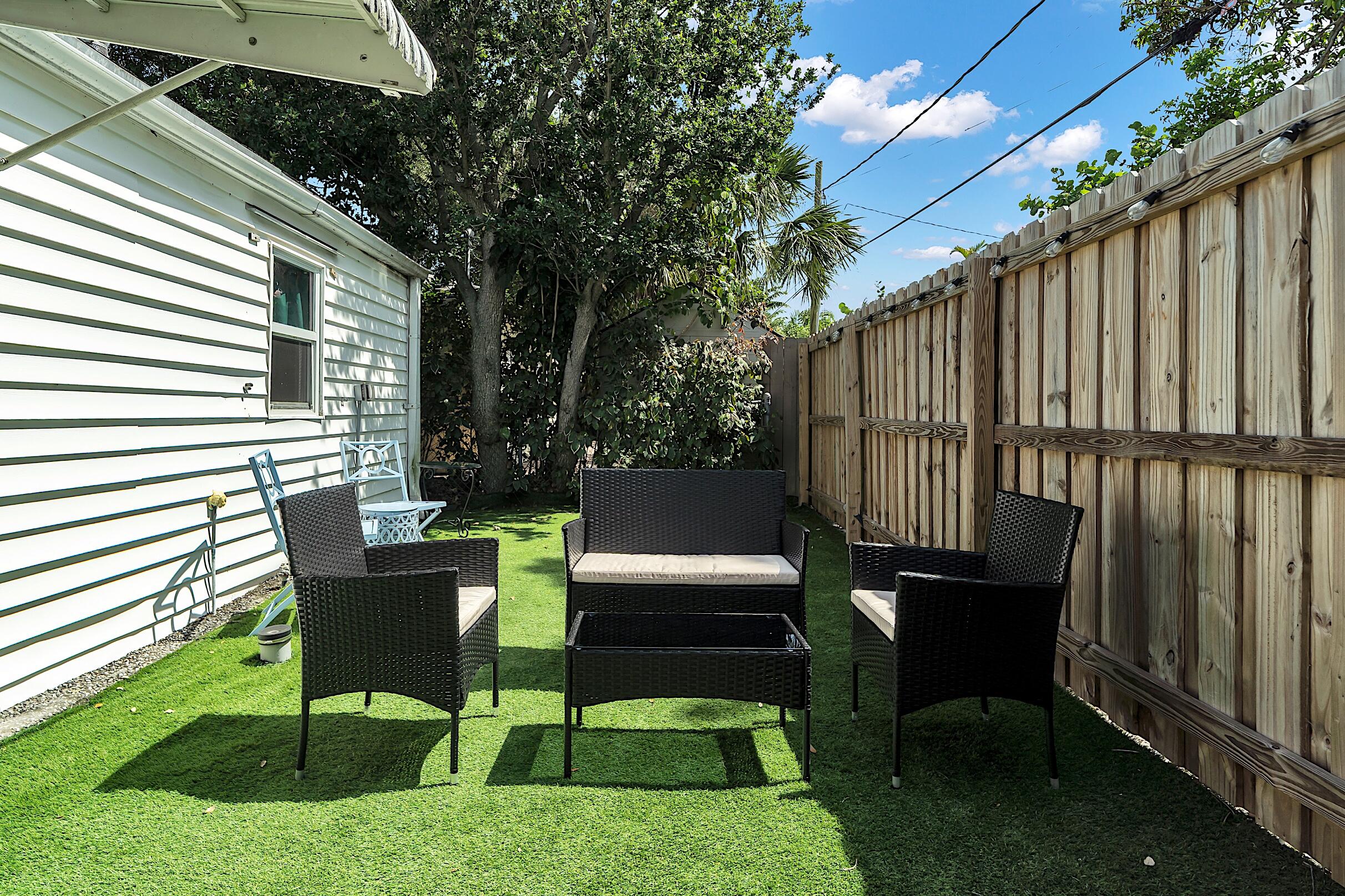 909 North Palmway, Unit B Lake Worth Beach, FL 33460 - Photo 7 of 28 909 - 031