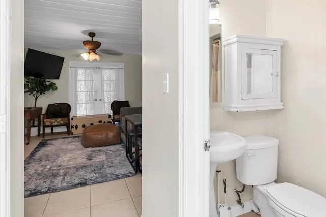 $2,250 | 909 North Palmway, Unit B, Lake Worth Beach, FL 33460