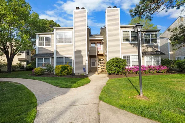 $179,000 | 63 Driftwood Court, Unit BUILDING 34, Smithville, NJ 08205