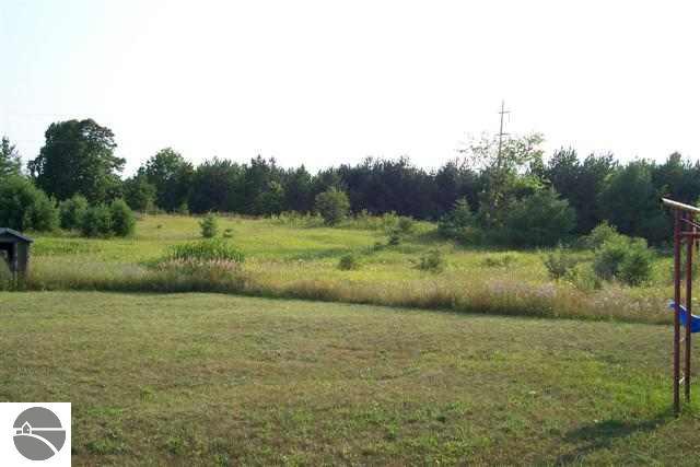 5977 North Black River Road Cheboygan, MI 49721 - Photo 4 of 12 1698601-3.JPG