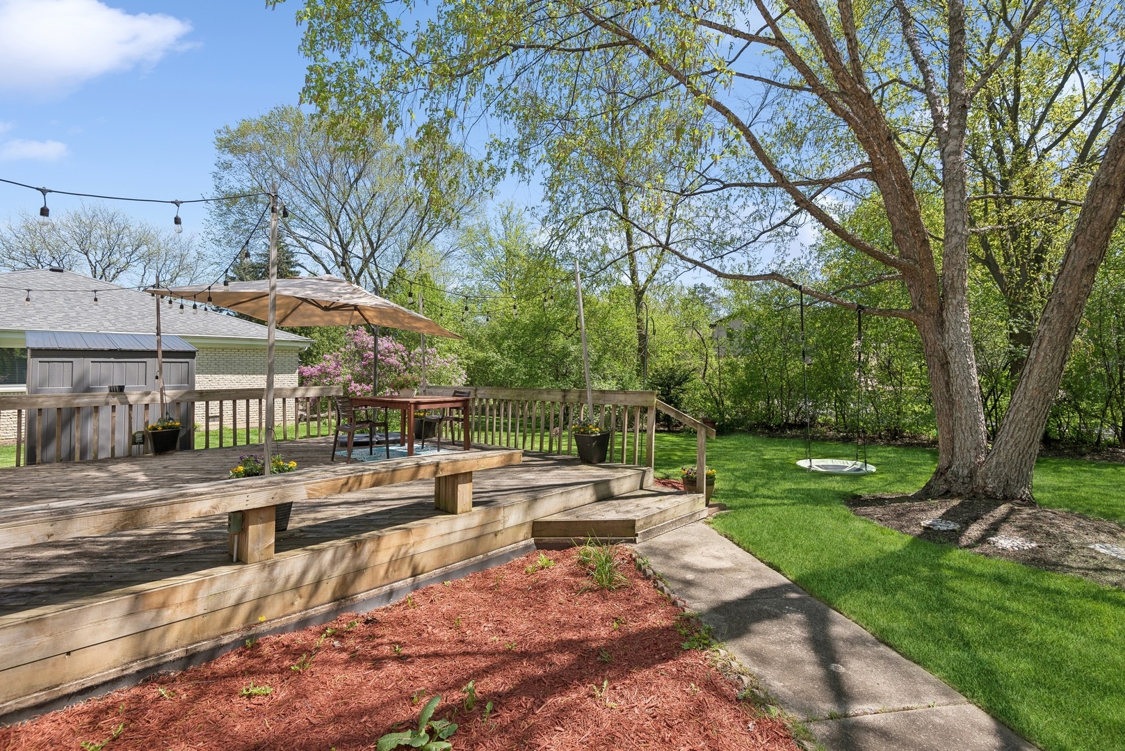2729 Illinois Road Northbrook, IL 60062 - Photo 30 of 35 a view of a yard with plants and trees
