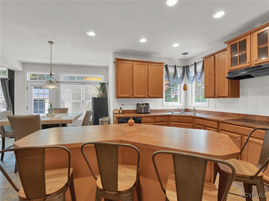 5512 Garden Grove Road Chesterfield, VA 23832 - Photo 4 of 48 Kitchen featuring hanging light fixtures, sink, a