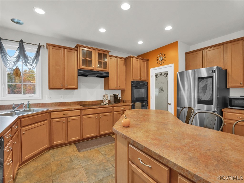 5512 Garden Grove Road Chesterfield, VA 23832 - Photo 7 of 48 Kitchen with hanging light fixtures, black applian