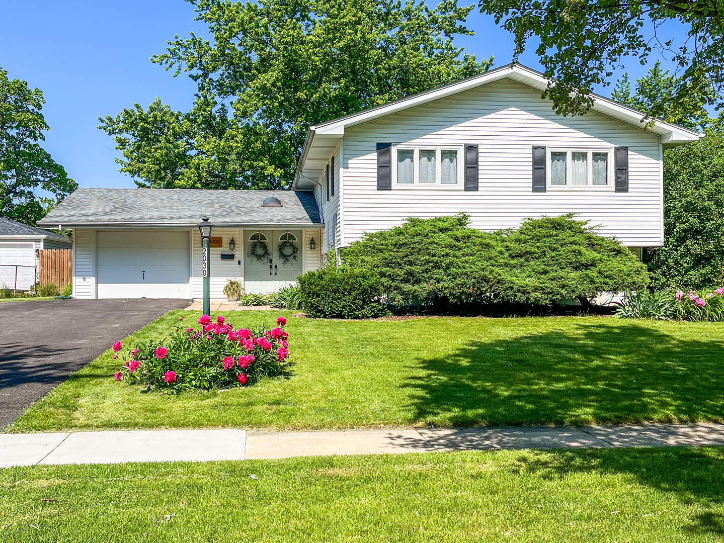 2030 Carleton Road Hoffman Estates, IL 60169 - Photo 1 of 25 Gallery Image 1