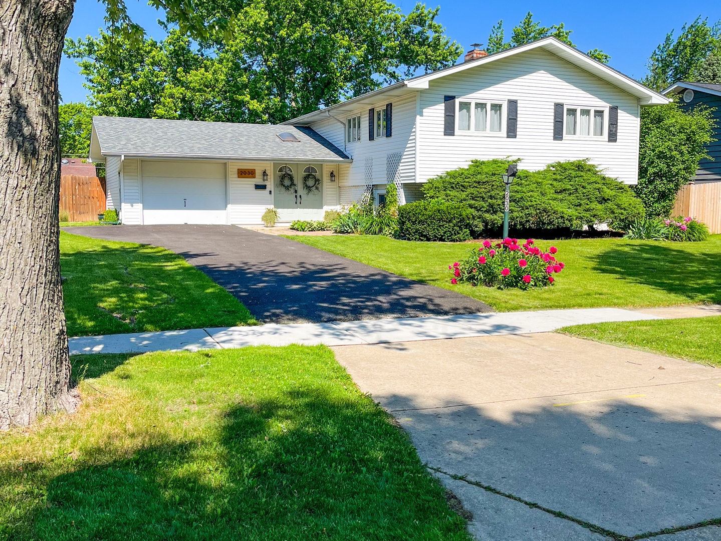 2030 Carleton Road Hoffman Estates, IL 60169 - Photo 2 of 25 Gallery Image 2