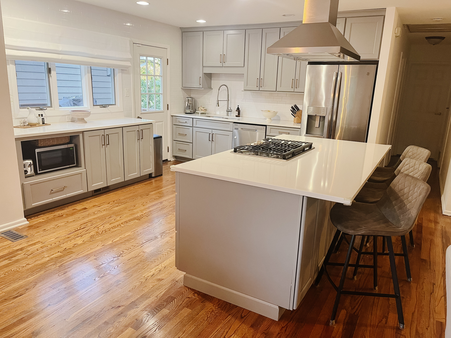 2030 Carleton Road Hoffman Estates, IL 60169 - Photo 3 of 25 Gallery Image 3