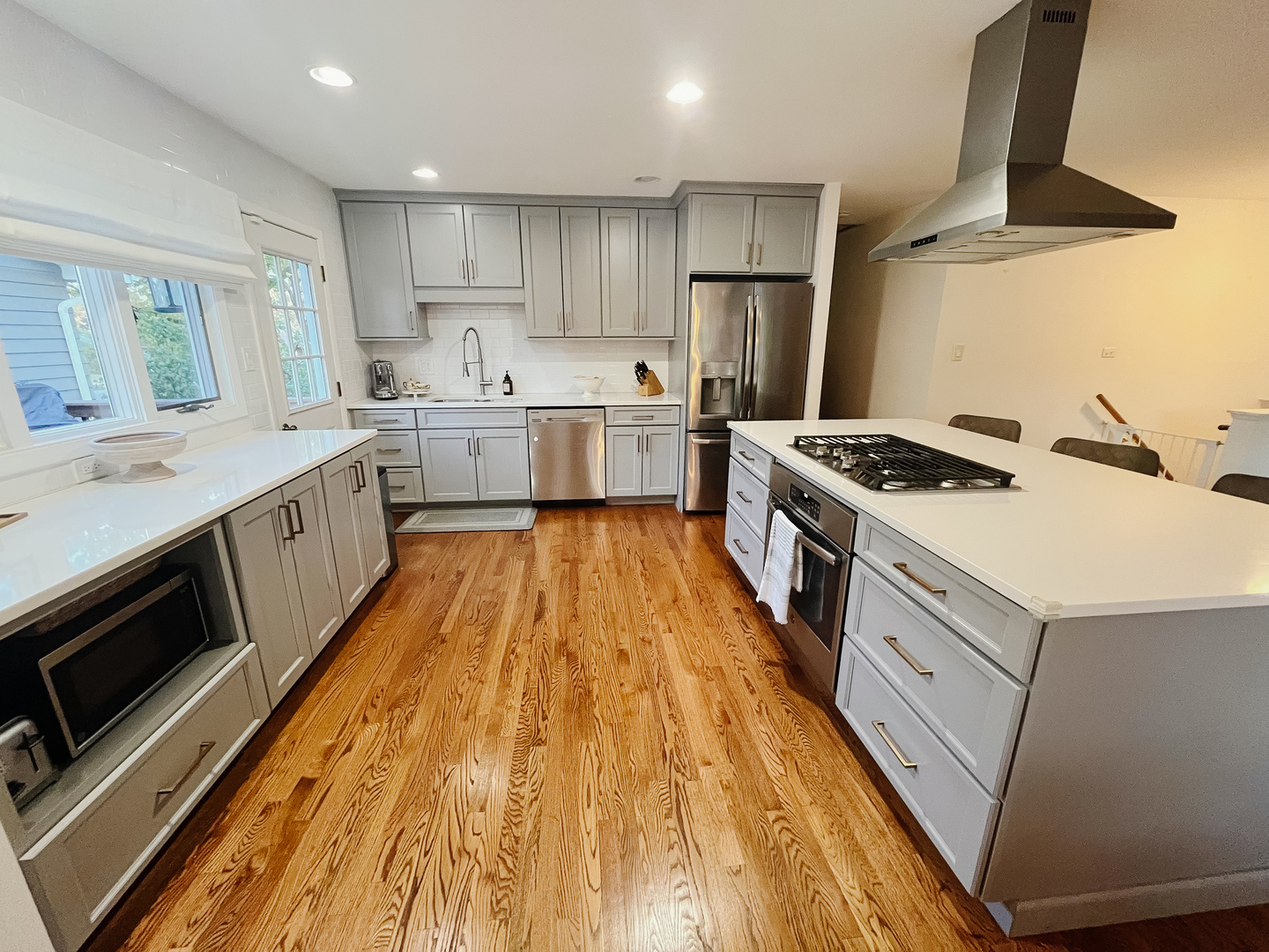 2030 Carleton Road Hoffman Estates, IL 60169 - Photo 4 of 25 Gallery Image 4