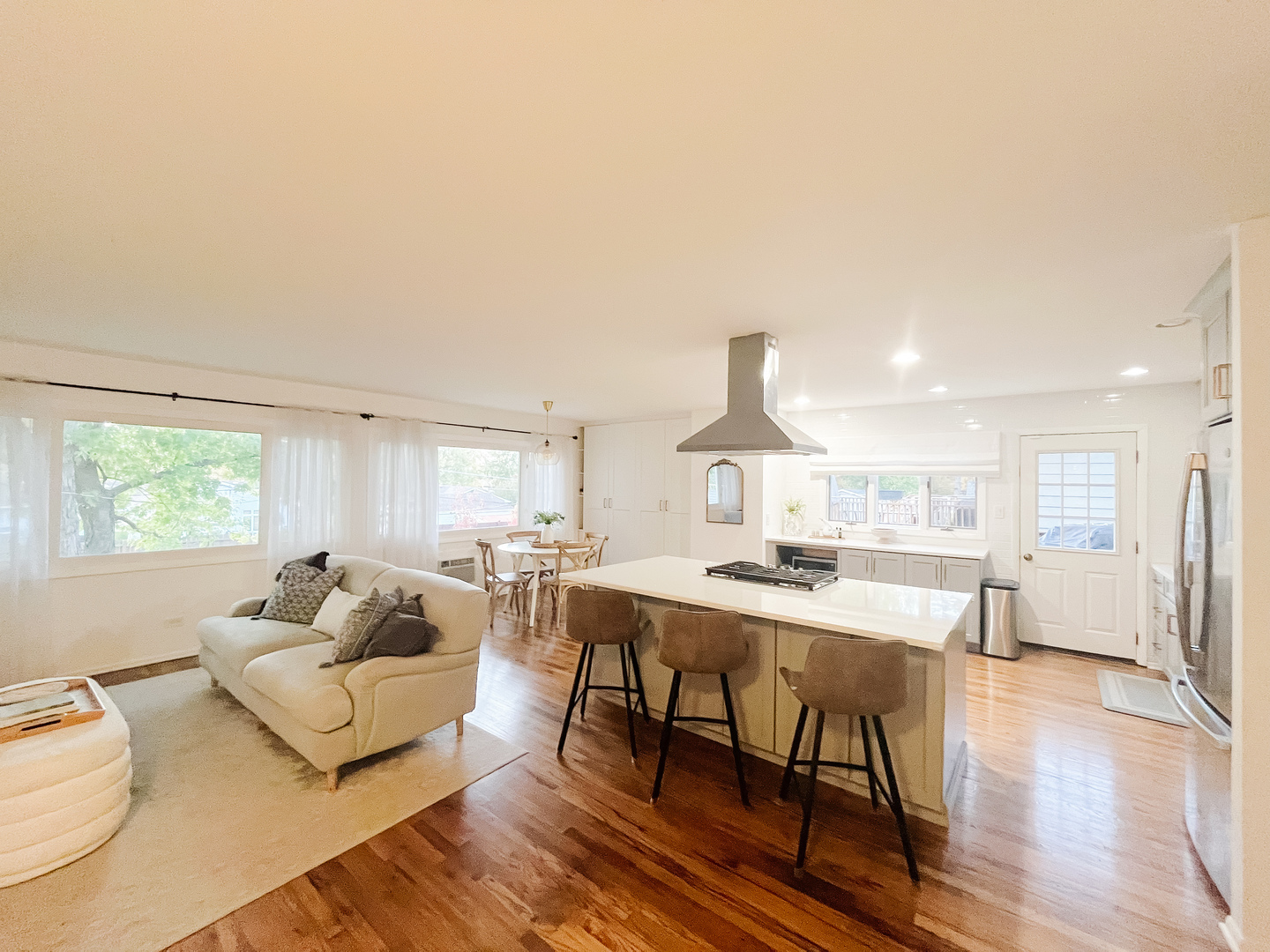 2030 Carleton Road Hoffman Estates, IL 60169 - Photo 5 of 25 Gallery Image 5