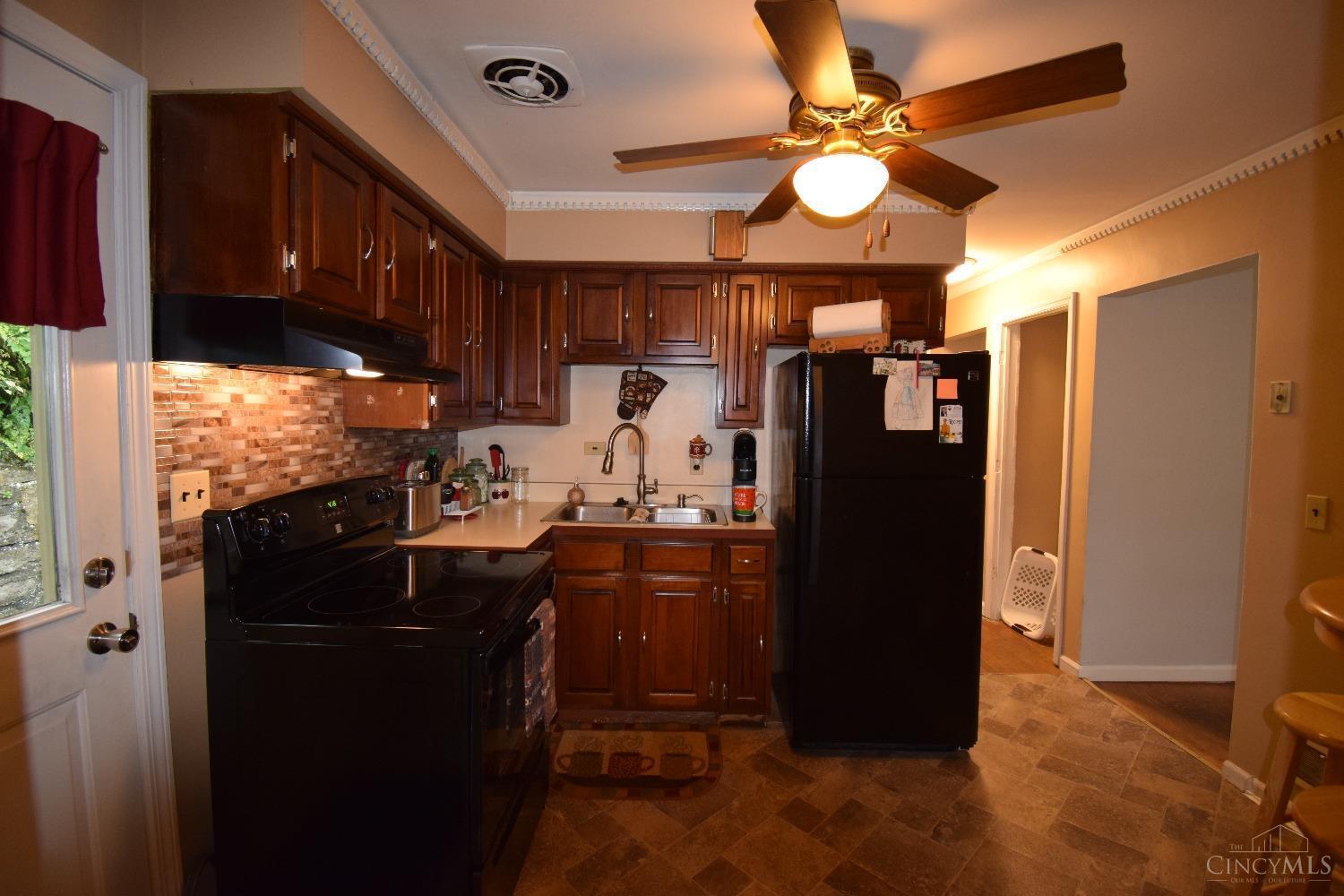 6921 Taylor Road Cincinnati, OH 45248 - Photo 7 of 39