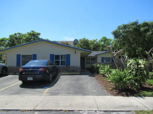 $2,400 | 1221 Southwest 11th Avenue, Unit B, Deerfield Beach, FL 33441