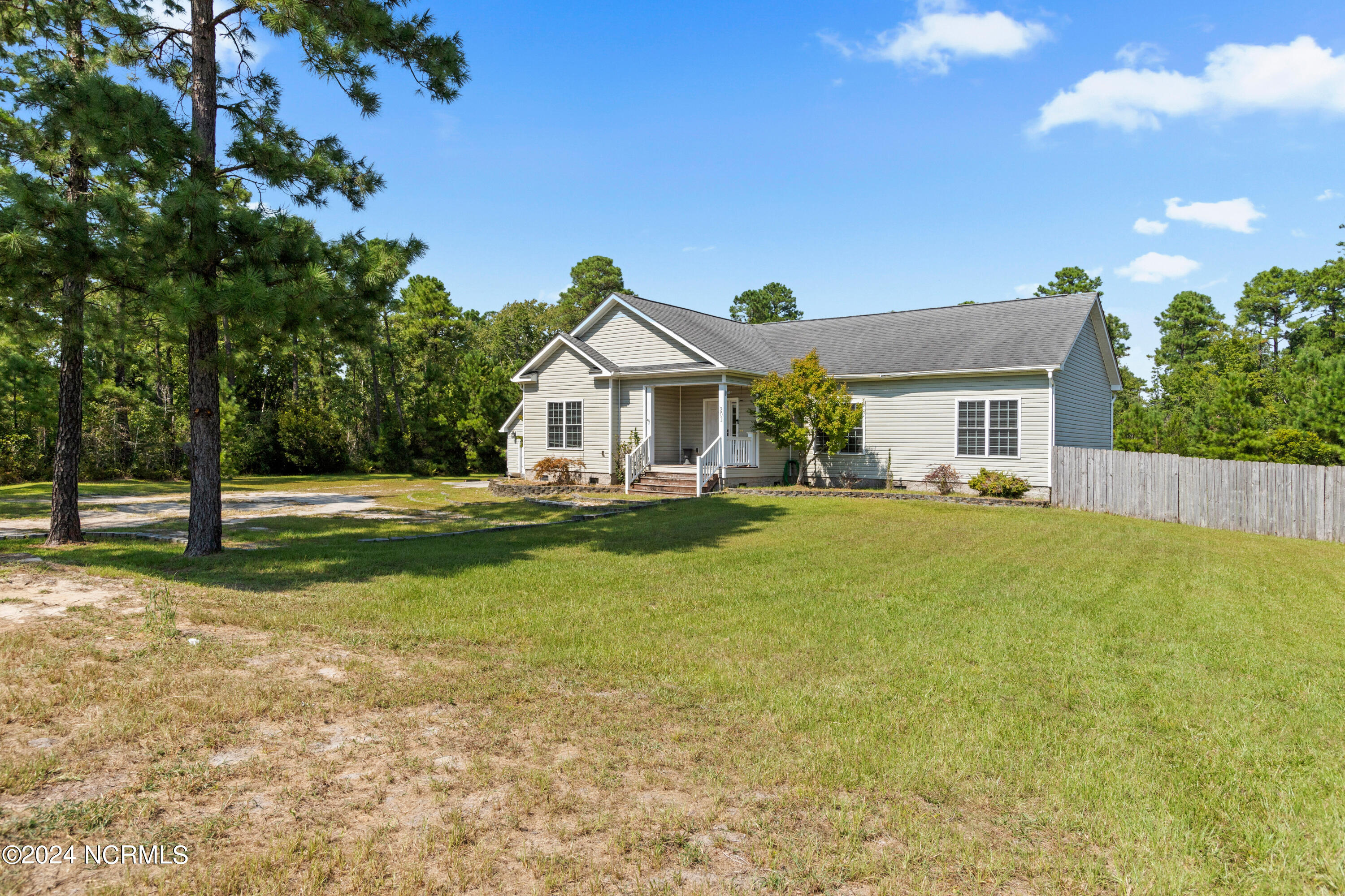 301 Sand Ridge Road Hubert, NC 28539 - Photo 3 of 28 04