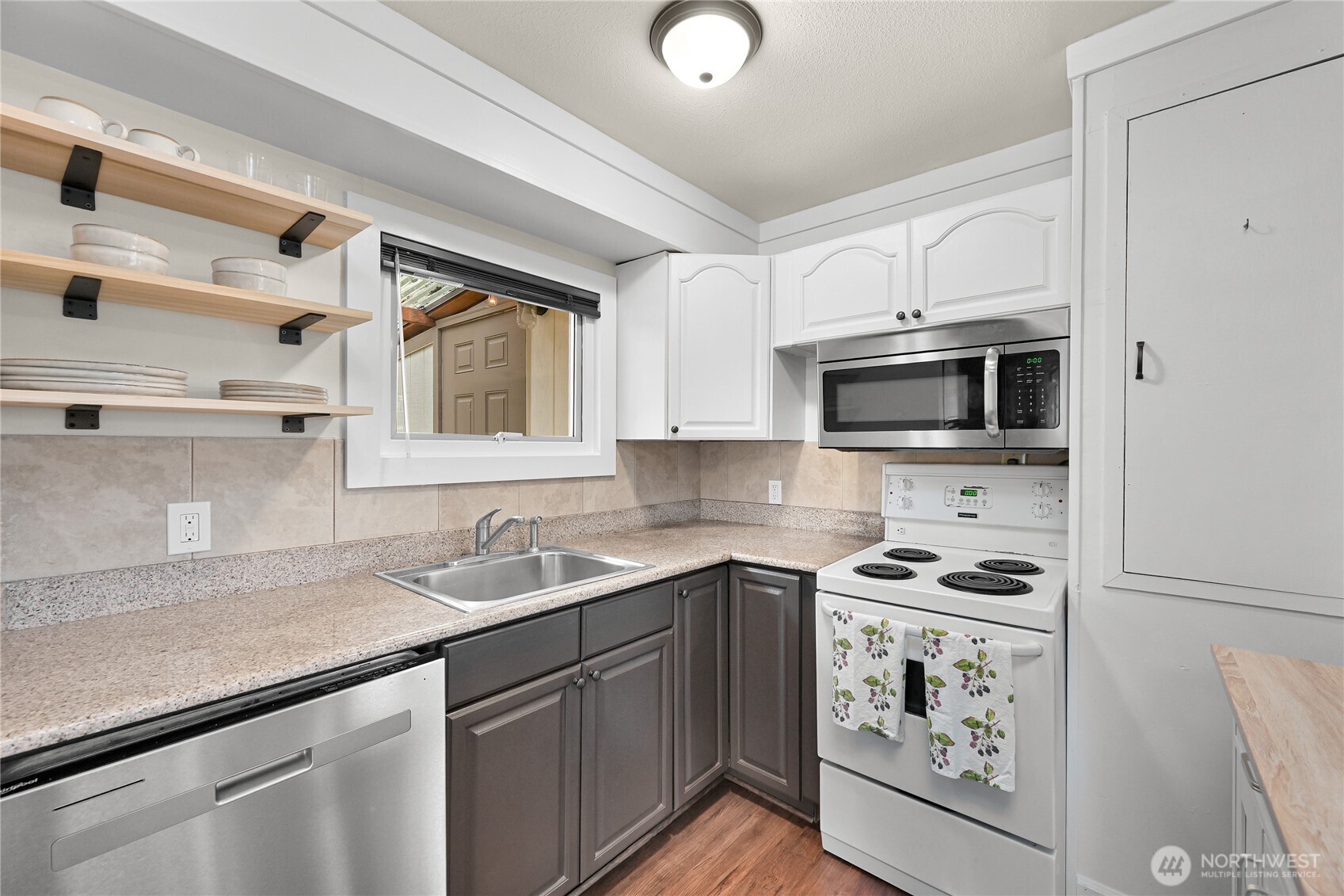 4939 Forsberg Road Blaine, WA 98230 - Photo 14 of 38