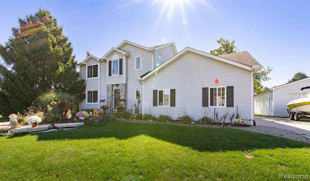 2467 Bull Run Road Oxford, MI 48371 - Photo 1 of 41