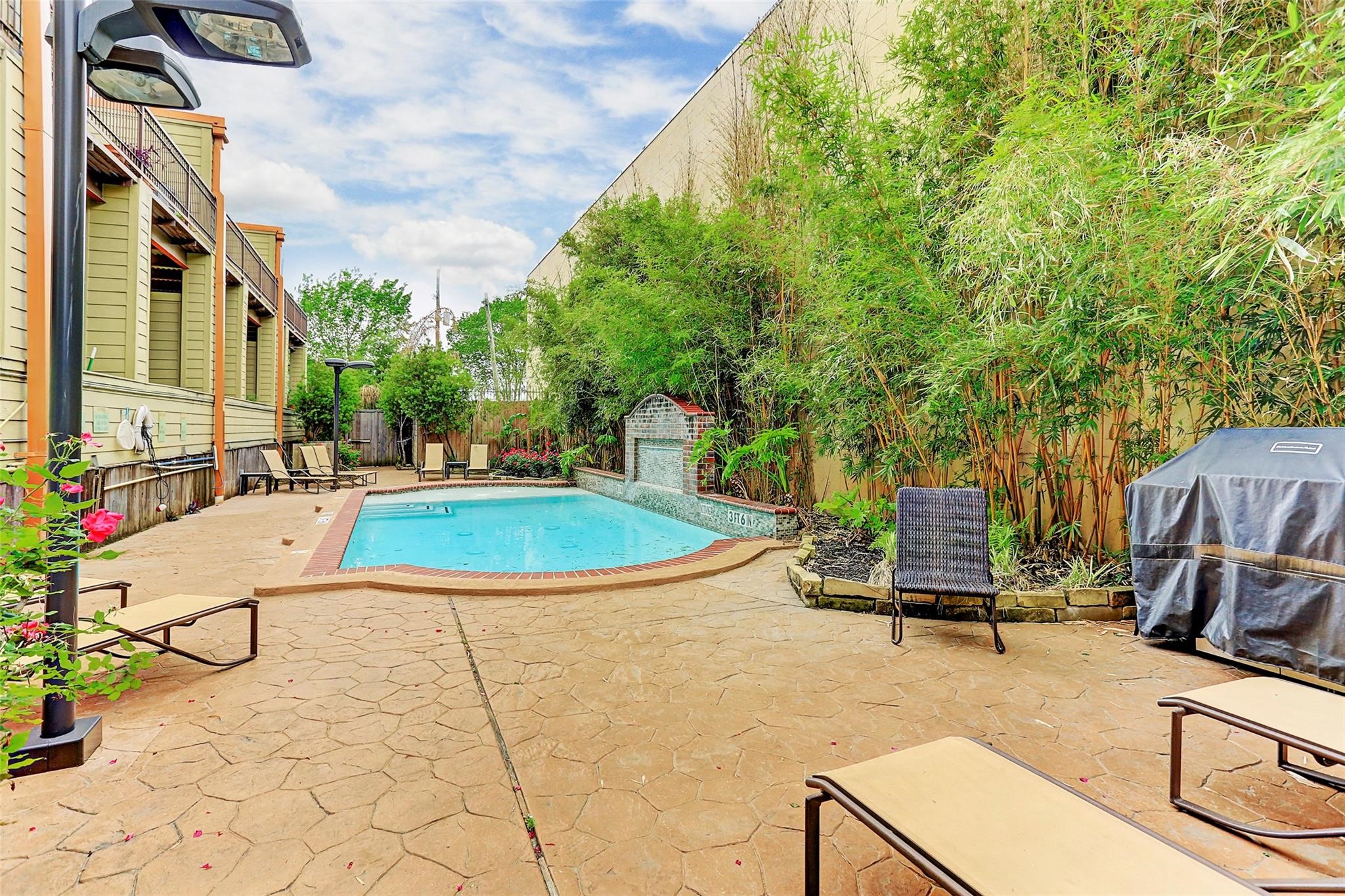2323 Polk Street, Unit 306 Houston, TX 77003 - Photo 28 of 32 a view of backyard with swimming pool and seating space