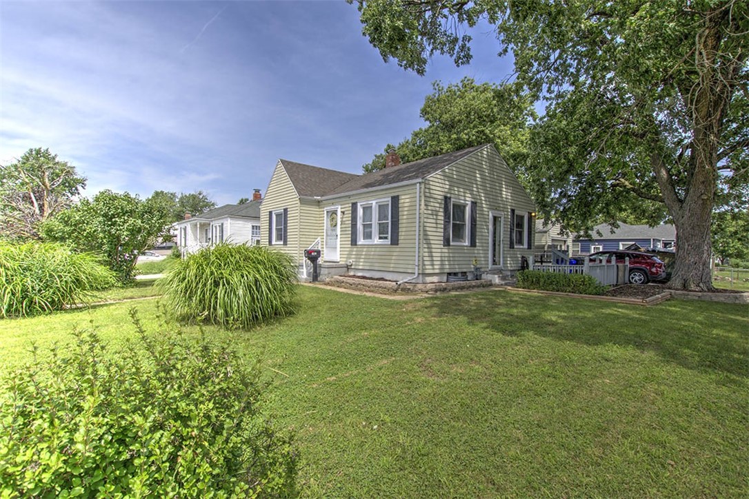 1402 West King Street Decatur, IL 62522 - Photo 3 of 22