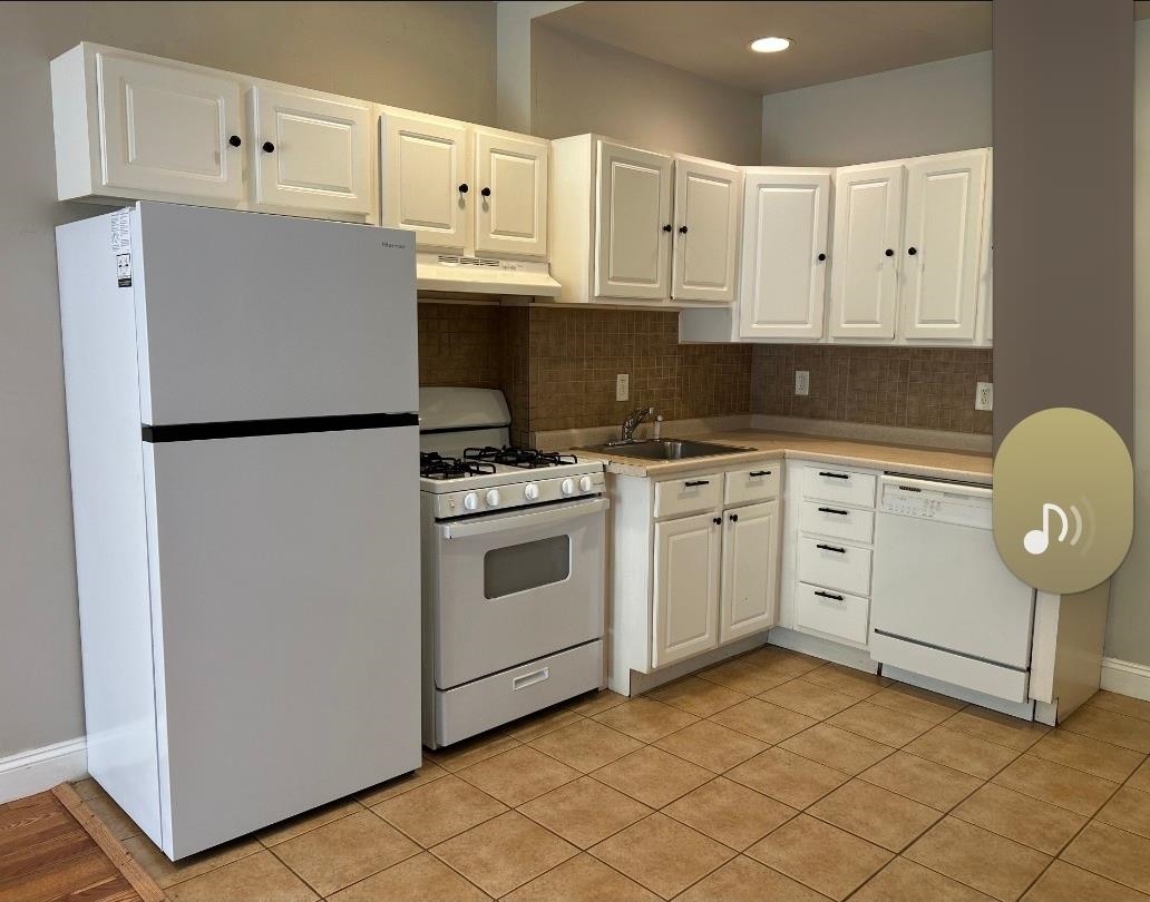 95 Court Street, Unit 8 Exeter, NH 03833 - Photo 7 of 29 Gallery Image 7