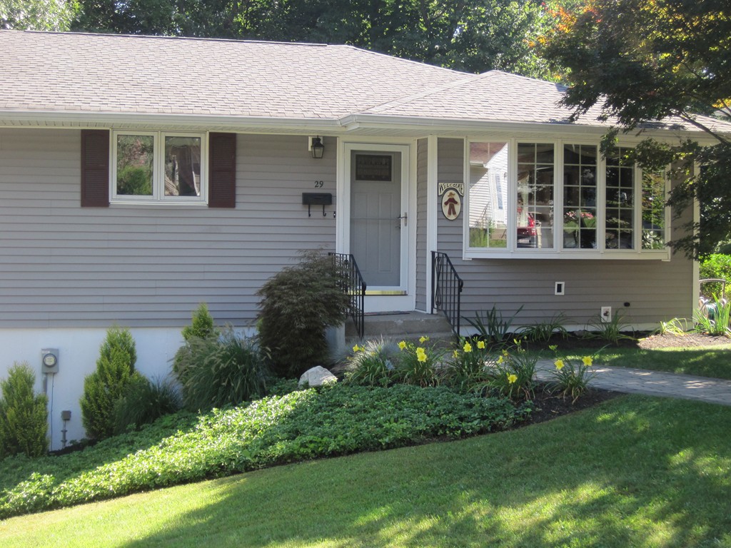 29 Brewster Road Worcester, MA 01602 - Photo 1 of 30 Gallery Image 1