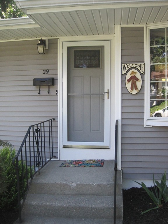 29 Brewster Road Worcester, MA 01602 - Photo 3 of 30 Gallery Image 3