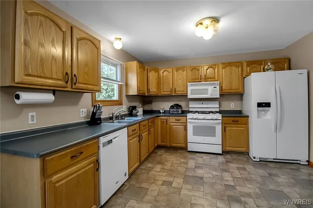 $356,900 | 6046 Margaret Ann Drive, Hamburg, NY 14085