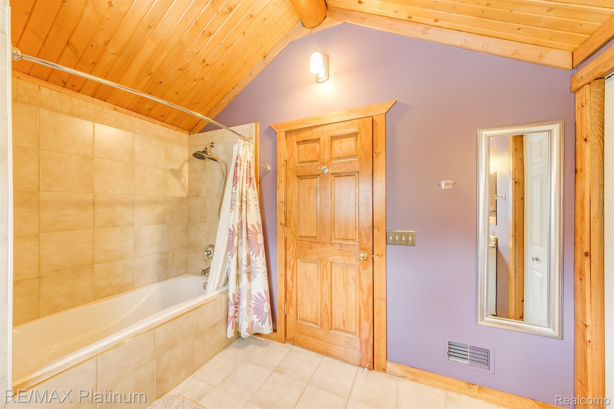 8335 Cedar Lake Road Pinckney, MI 48169 - Photo 24 of 55 2nd Floor Bath