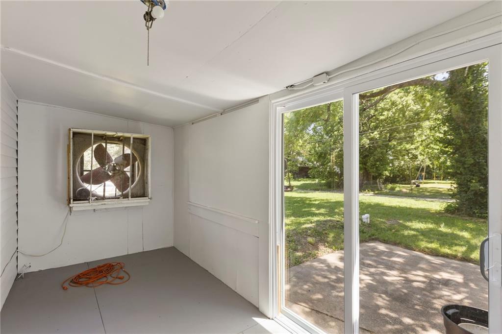 839 South Oak Street Ottawa, KS 66067 - Photo 28 of 33