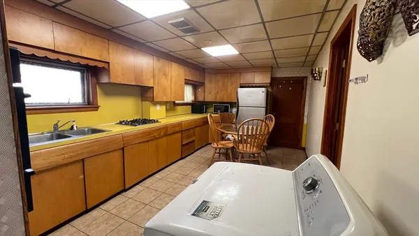 $2,200 | 991 Main Street, Unit 1, Warren, MA 01083