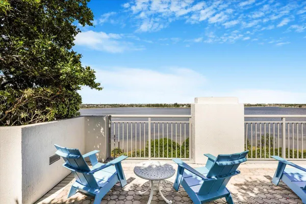 $2,700 | 300 South Australian Avenue, Unit 911, West Palm Beach, FL 33401