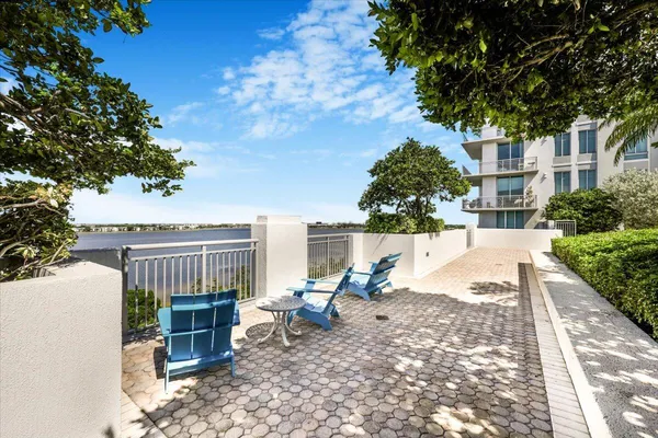 $2,700 | 300 South Australian Avenue, Unit 911, West Palm Beach, FL 33401