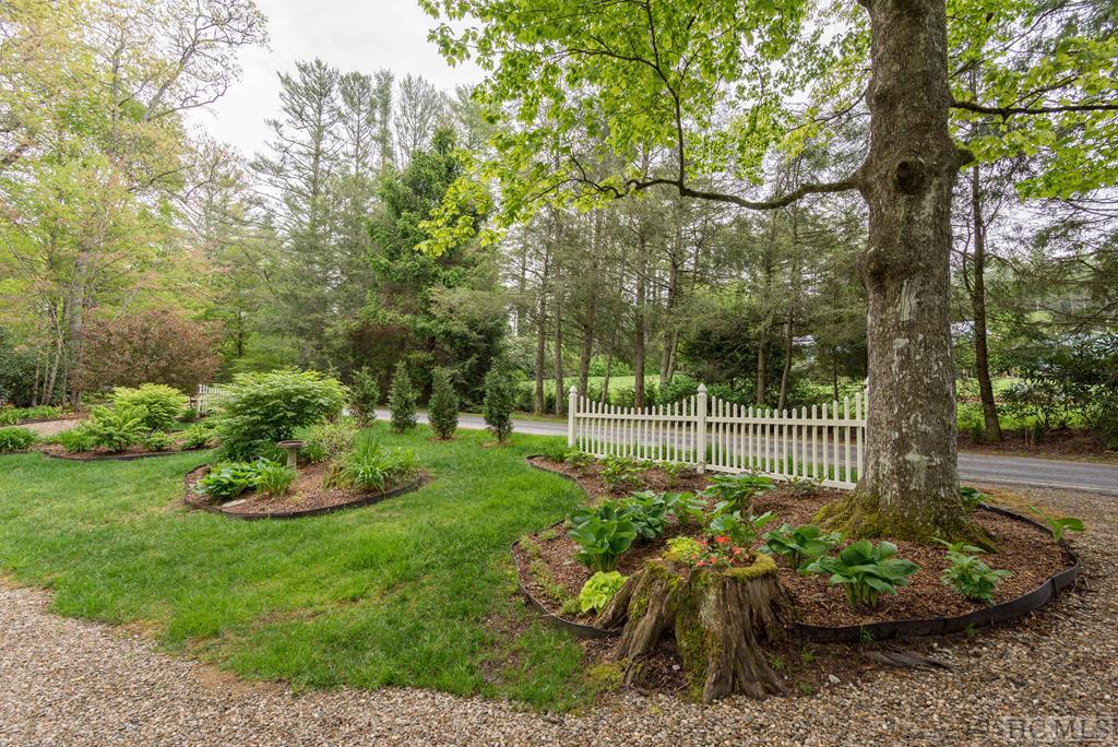 1533 Flat Mountain Road Highlands, NC 28741 - Photo 2 of 37 Gallery Image 2