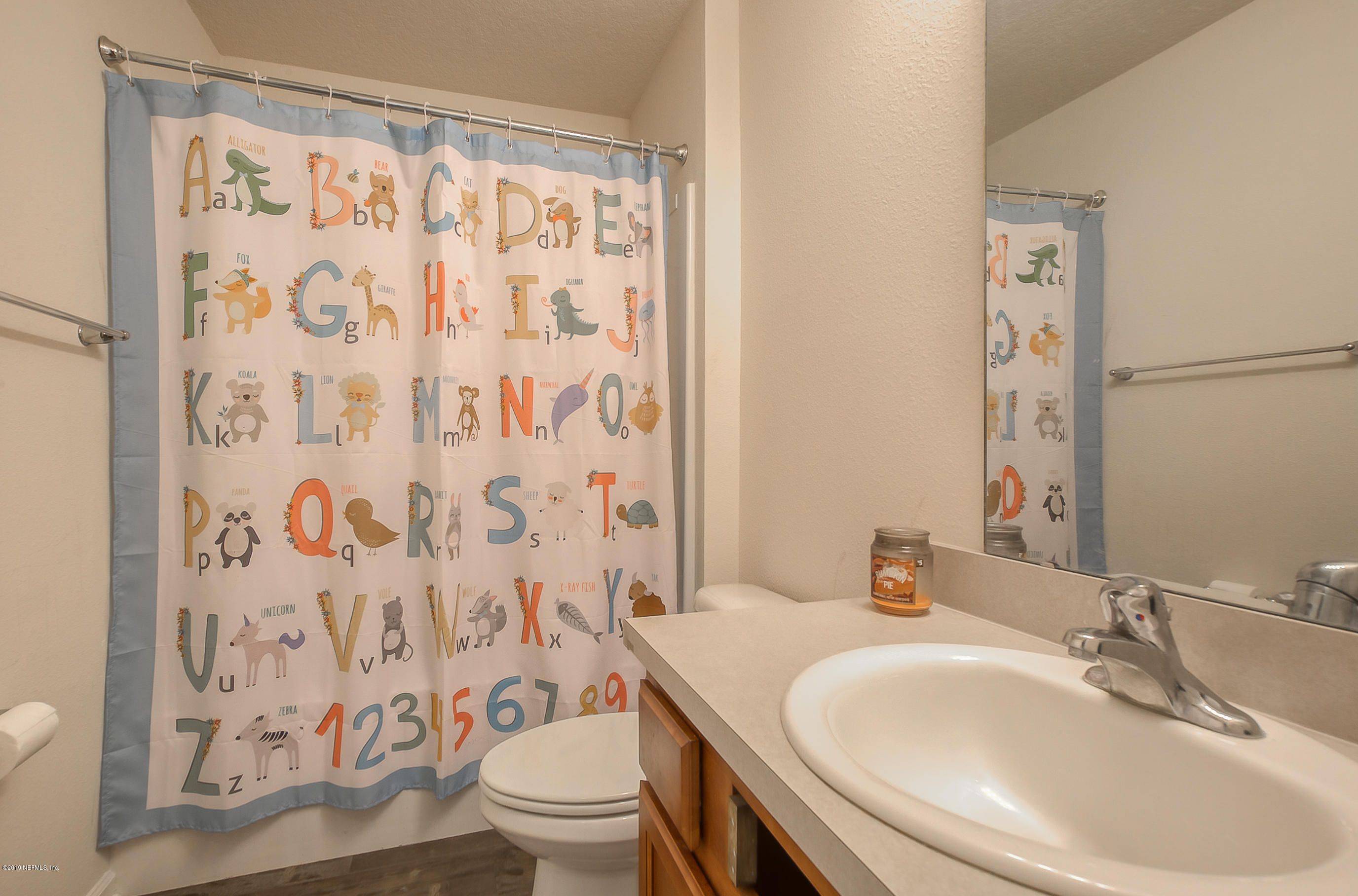 45028 Dutton Way Callahan, FL 32011 - Photo 18 of 23 guest bathroom