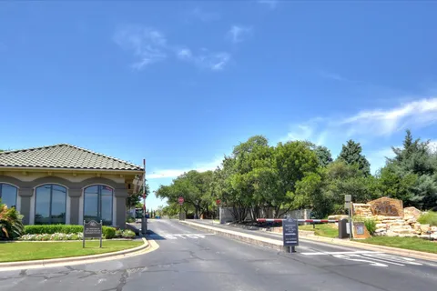 $525,000 | 50 Tournament Way, Unit I52, The Hills, TX 78738
