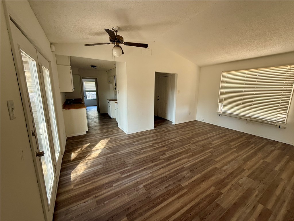 1205 Oregon Street Alice, TX 78332 - Photo 4 of 19