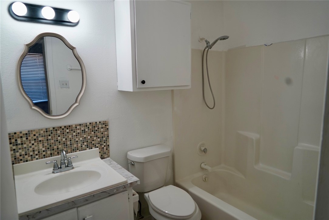 1205 Oregon Street Alice, TX 78332 - Photo 10 of 19