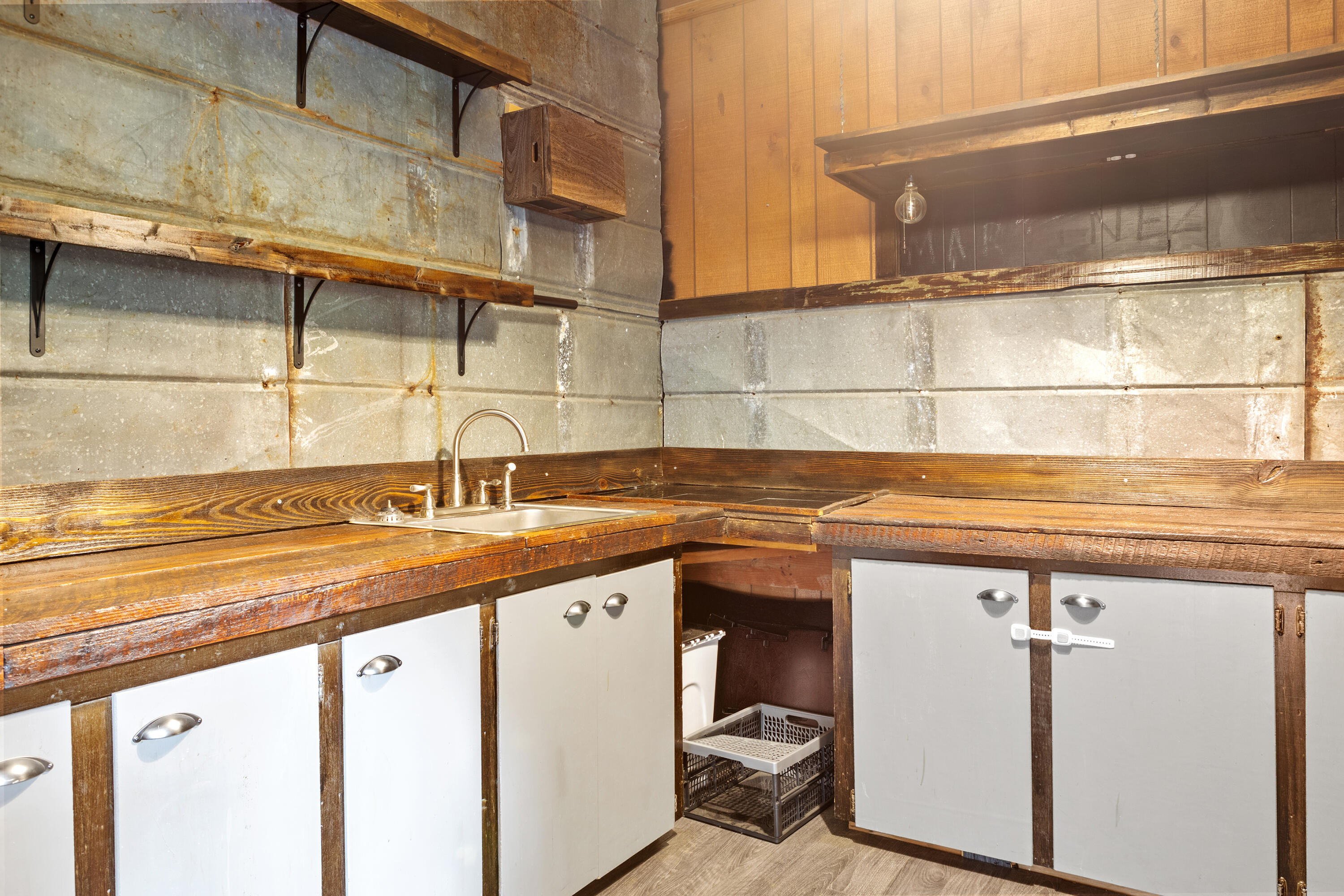 618 Periwinkle Court Sumter, SC 29150 - Photo 34 of 40 WET BAR IN THE ENTERTAINMENT AREA