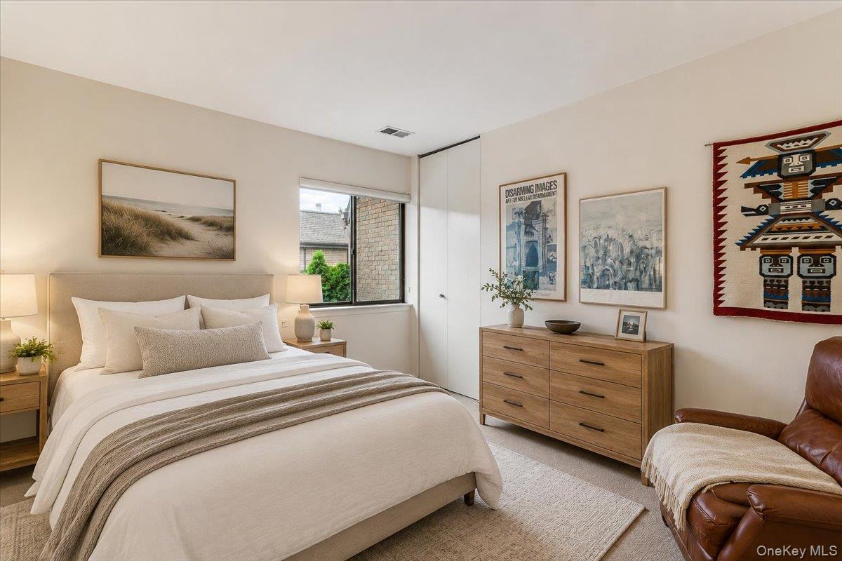4 Spring Hollow Road Roslyn, NY 11576 - Photo 9 of 13 Virtually staged bedroom