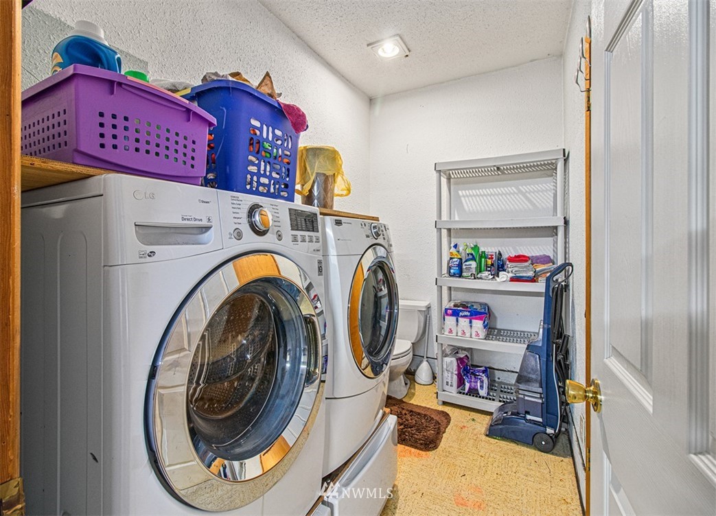 20128 Carper Road Southwest Rochester, WA 98579 - Photo 18 of 19 a view of washer and dryer