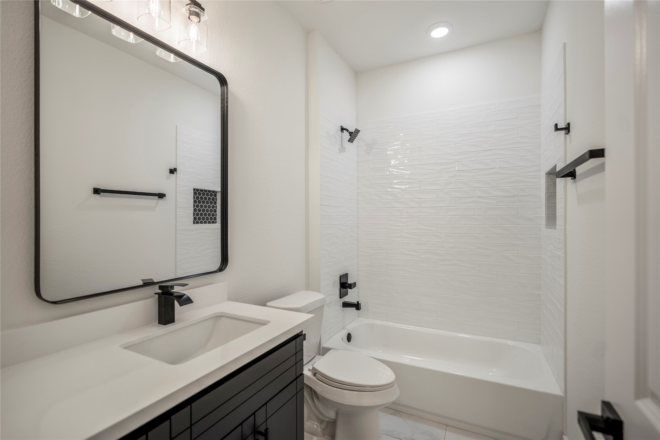 6324 Del Rio Street Houston, TX 77021 - Photo 7 of 50 a bathroom with a sink a toilet and a bathtub