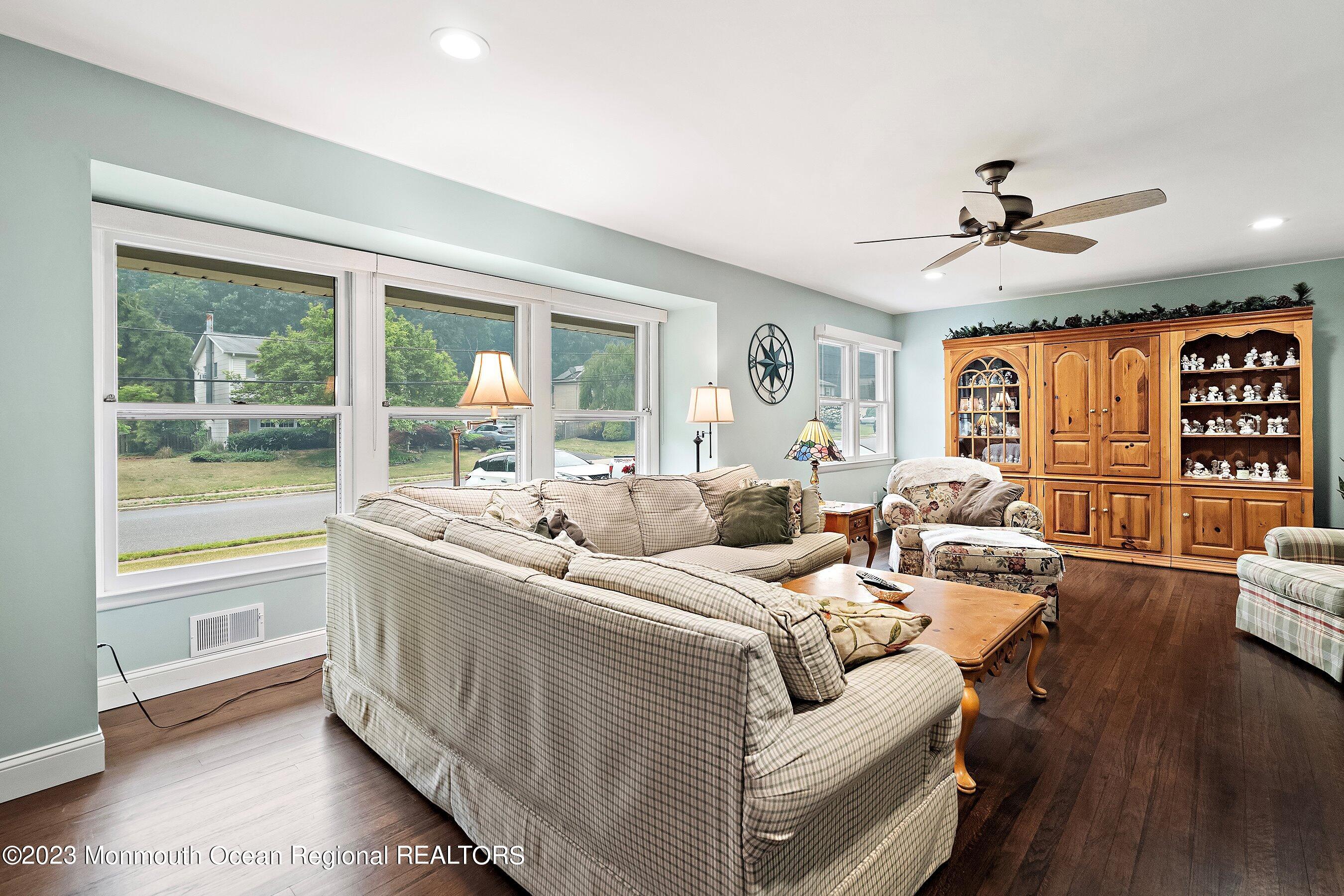 69 Newbury Road Howell, NJ 07731 - Photo 9 of 46 Living 1A