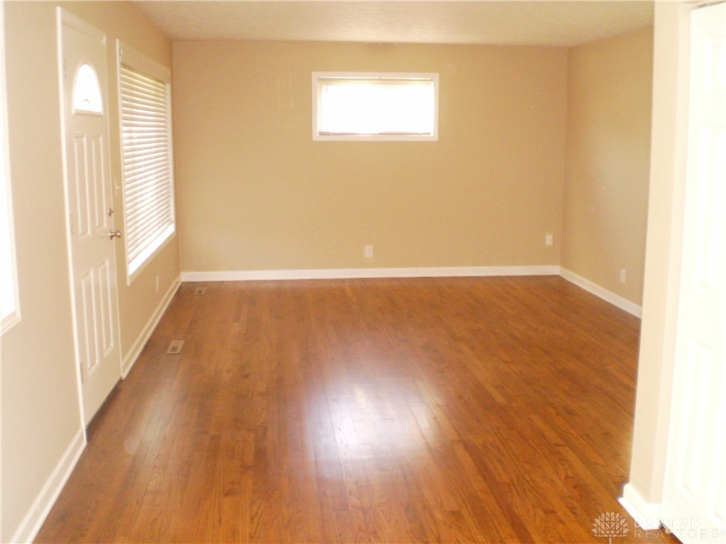 423 East Spring Valley Pike Centerville, OH 45458 - Photo 5 of 6
