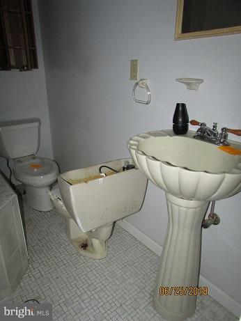 22977 Oakley Road Avenue, MD 20609 - Photo 17 of 26 Bath vanity