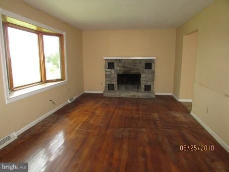 22977 Oakley Road Avenue, MD 20609 - Photo 7 of 26 Living Room