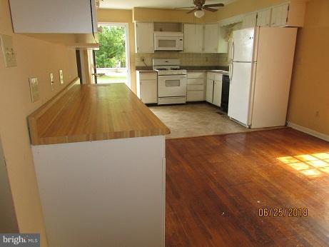 22977 Oakley Road Avenue, MD 20609 - Photo 10 of 26 kitchen / dining rm