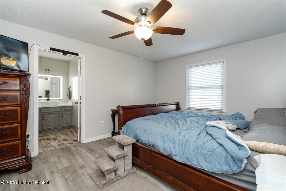 570 Sulphur Road Smiths Grove, KY 42171 - Photo 17 of 32 Interior