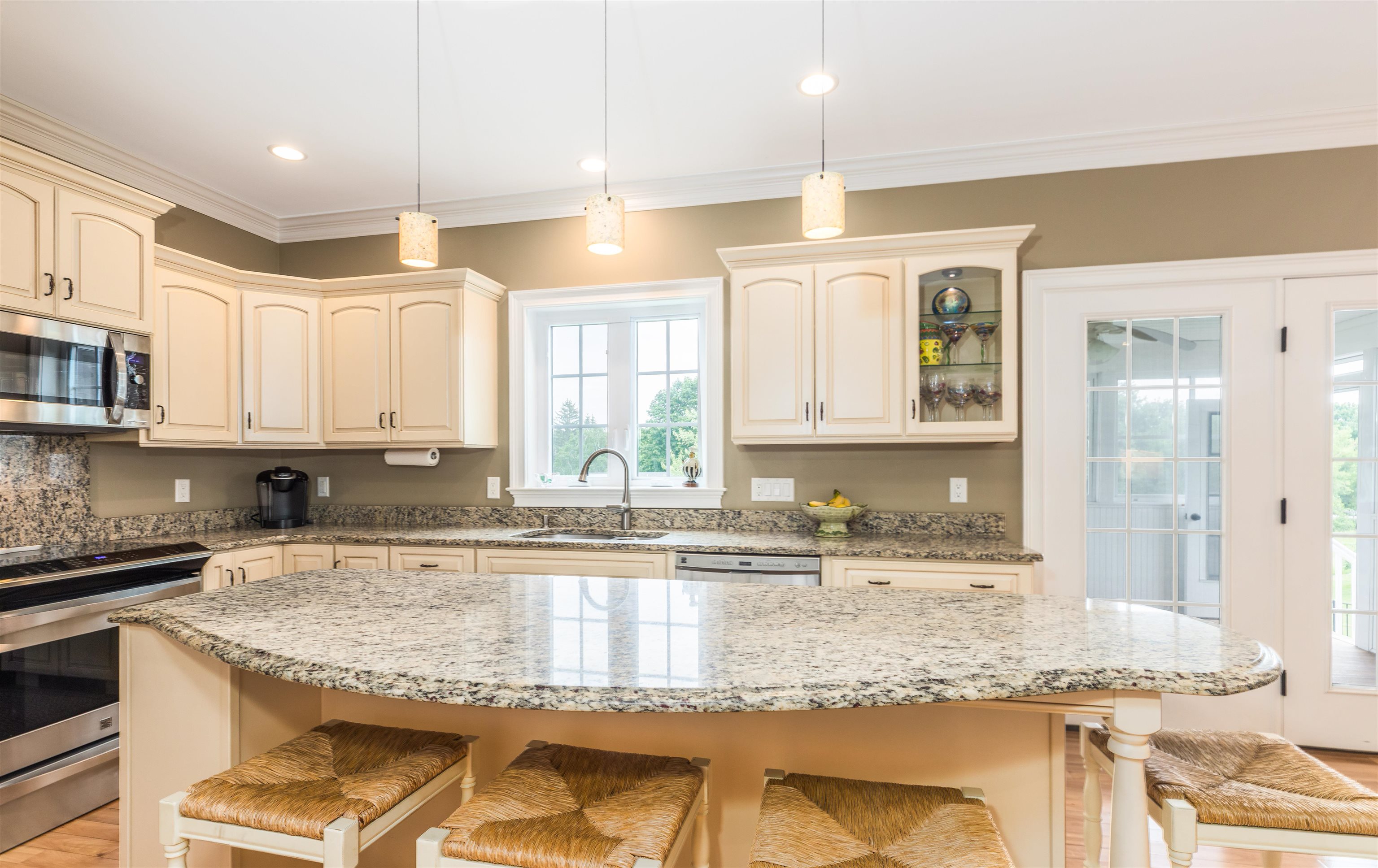 194 Spinney Road Portsmouth, NH 03801 - Photo 12 of 47