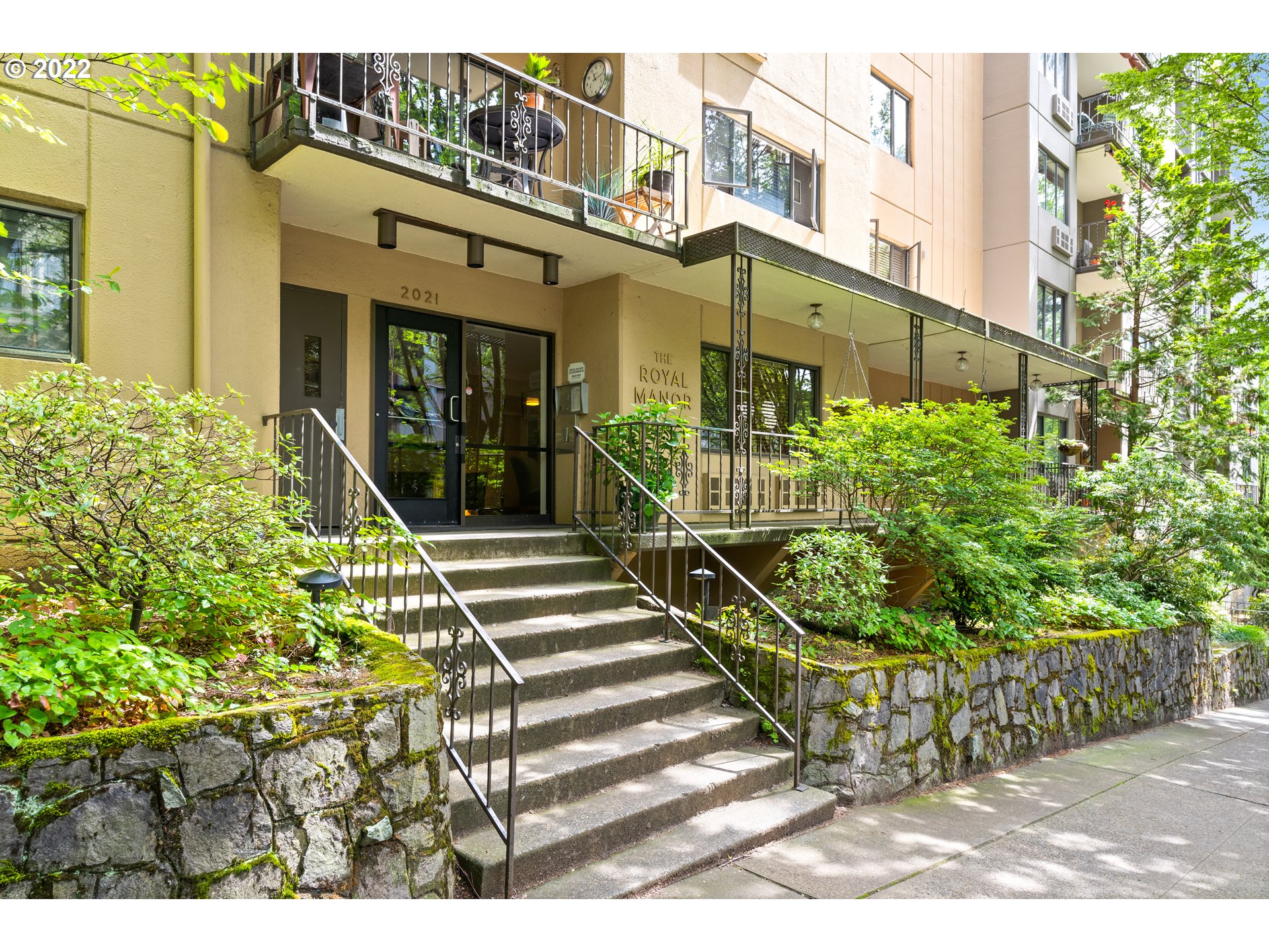 2021 Southwest Main Street, Unit 14 Portland, OR 97205 - Photo 1 of 24 Gallery Image 1