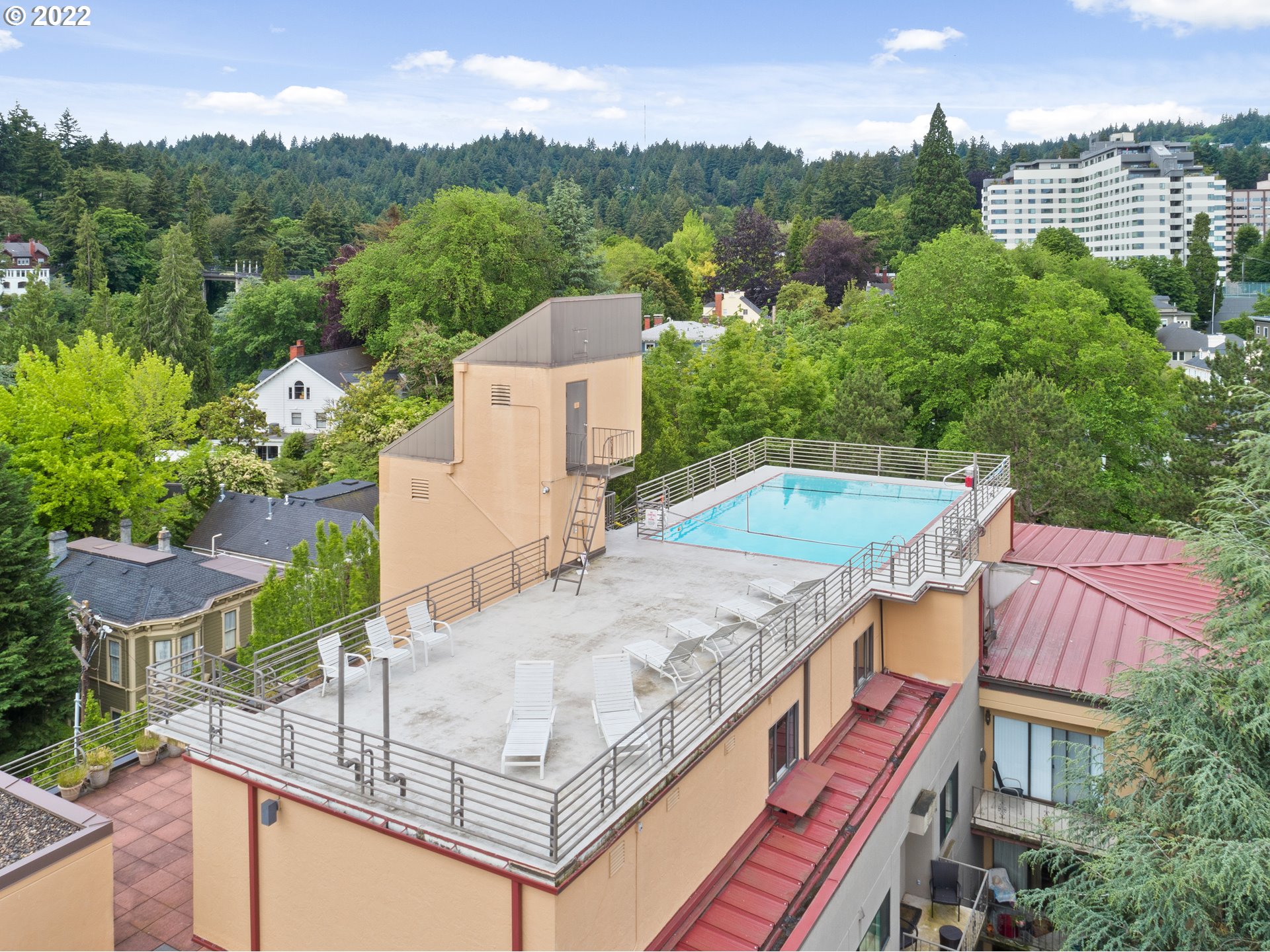 2021 Southwest Main Street, Unit 14 Portland, OR 97205 - Photo 2 of 24 Gallery Image 2